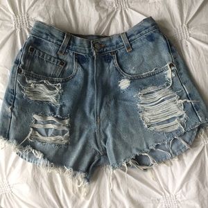 LEVIS High Waisted Distressed Shorts 🔥